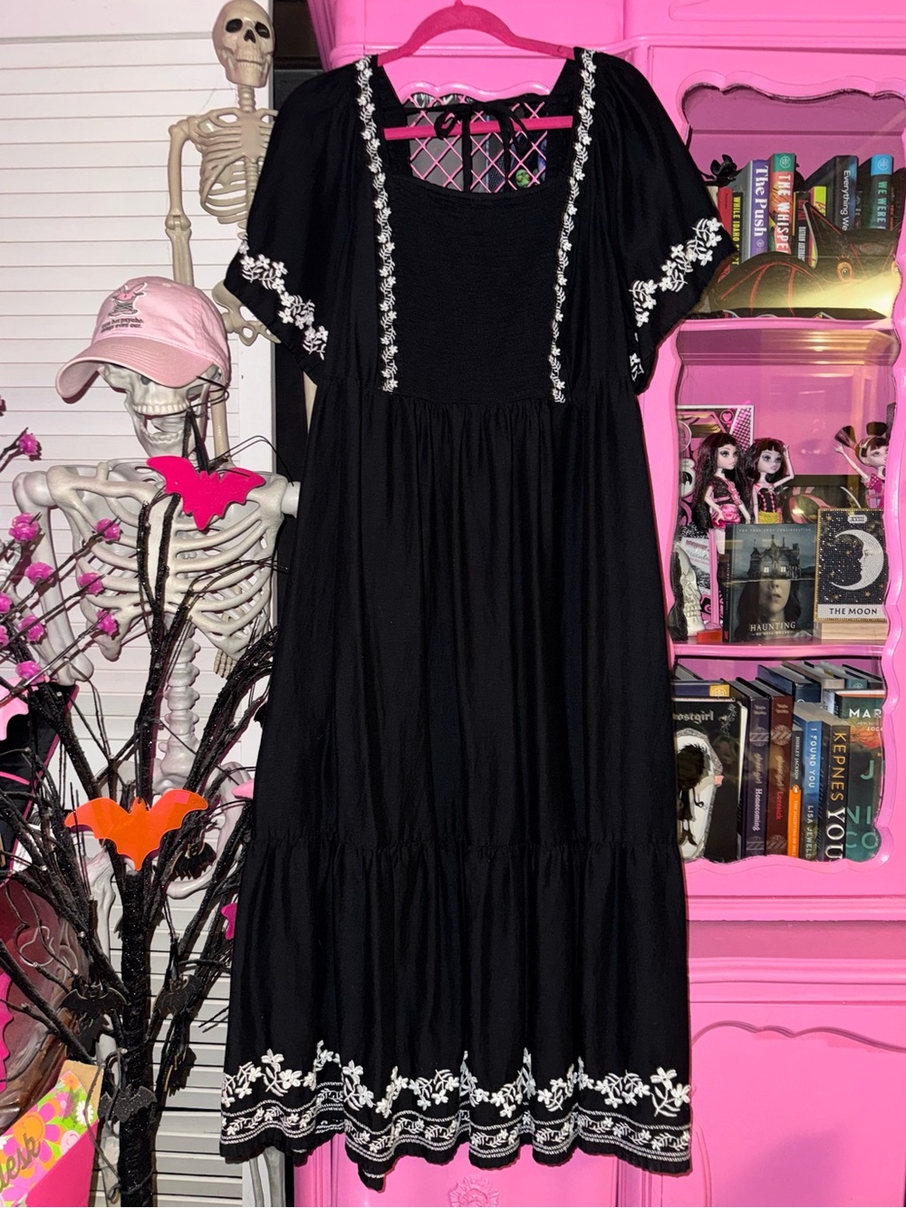 Old Navy Floral Embroidered Midi Dress in Black size 2x
